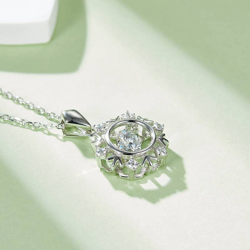 Dynamic Arrow Heart S925 Silver Plated Platinum Moissanite Diamond Necklace 50 Points D-Class